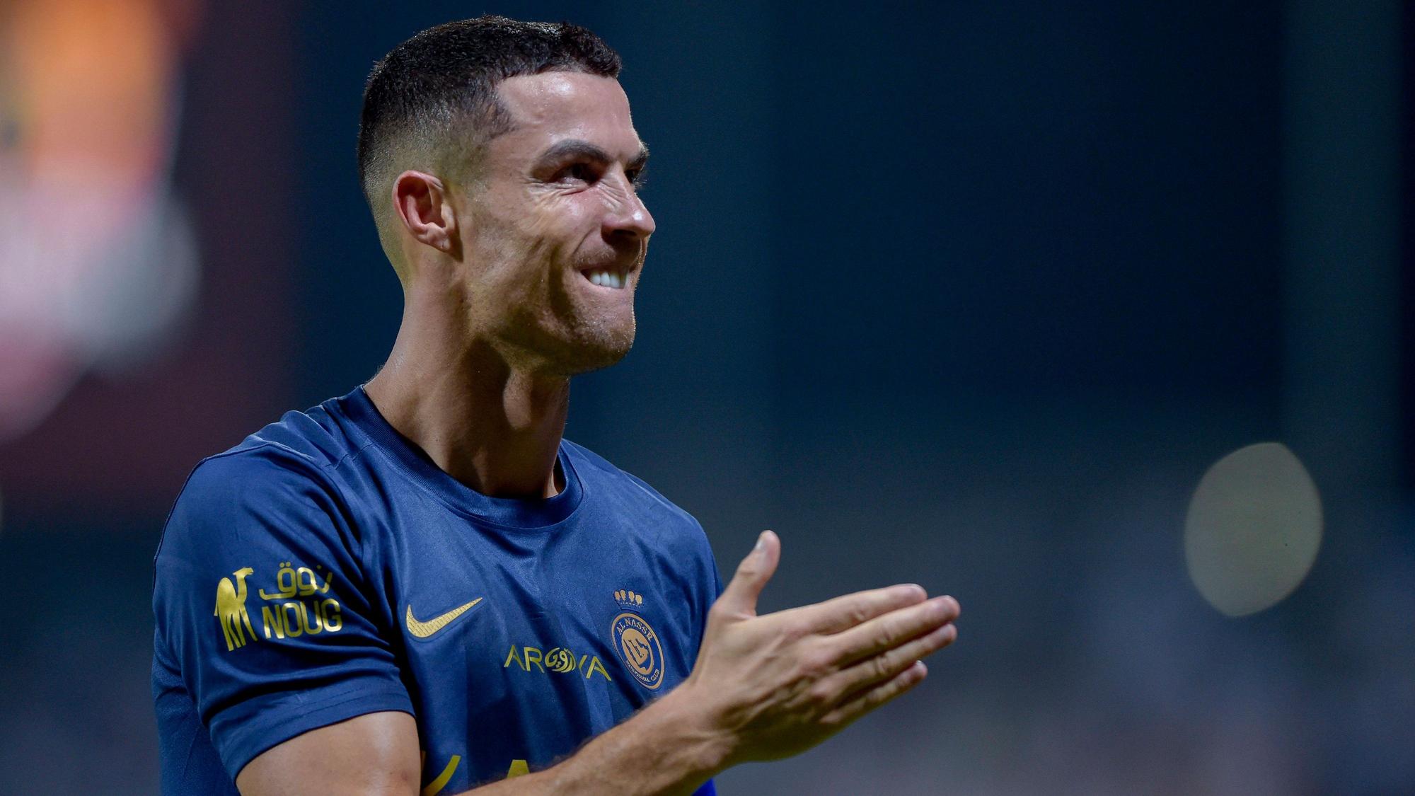 Nach einer obszönen Geste ist Superstar Cristiano Ronaldo in der Saudi Pro League für ein Spiel gesperrt worden.