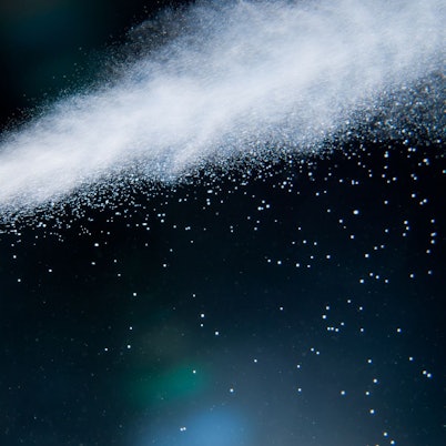 Aus einer Dose wird ein Stoß Partikel abgegeben. (Archivbild)