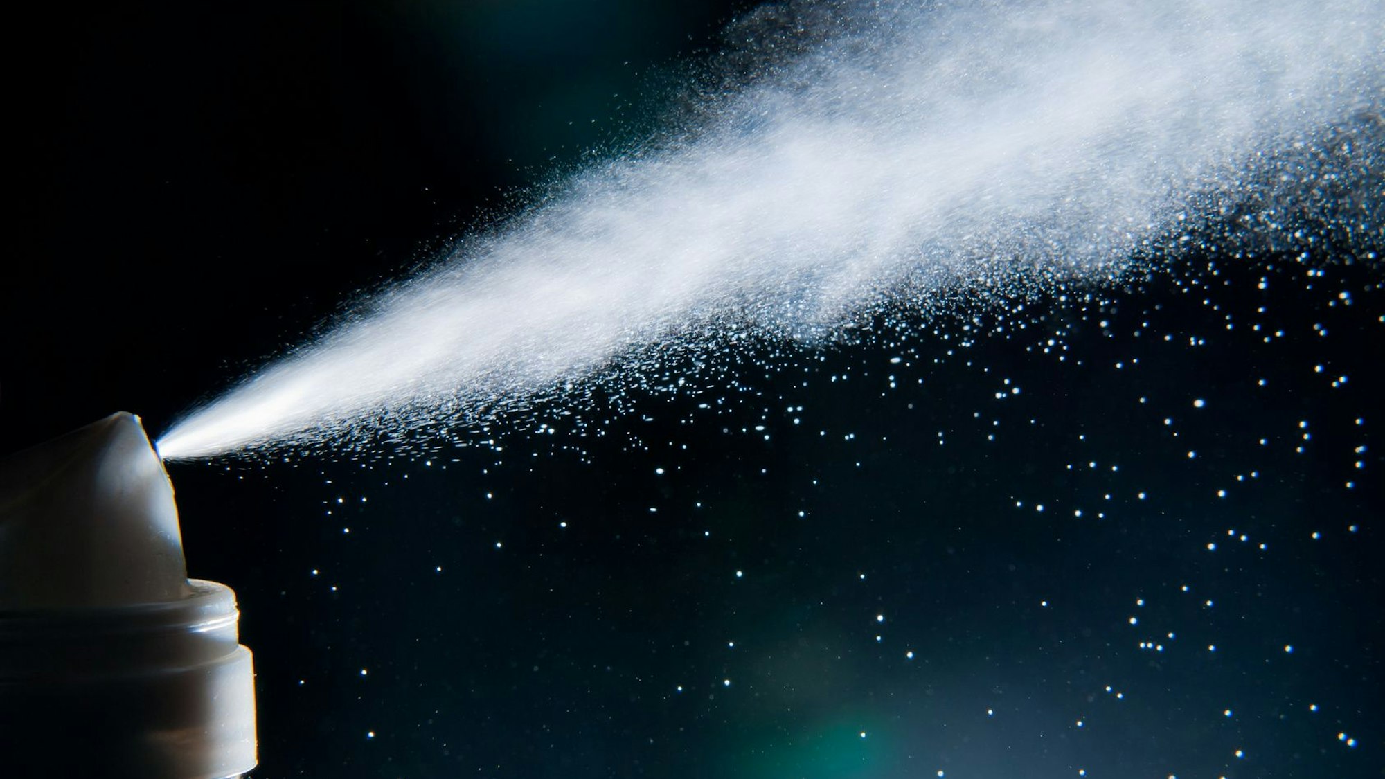 Aus einer Dose wird ein Stoß Partikel abgegeben. (Archivbild)