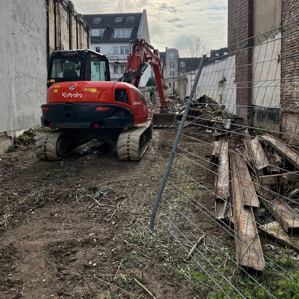 Bagger auf Baustelle