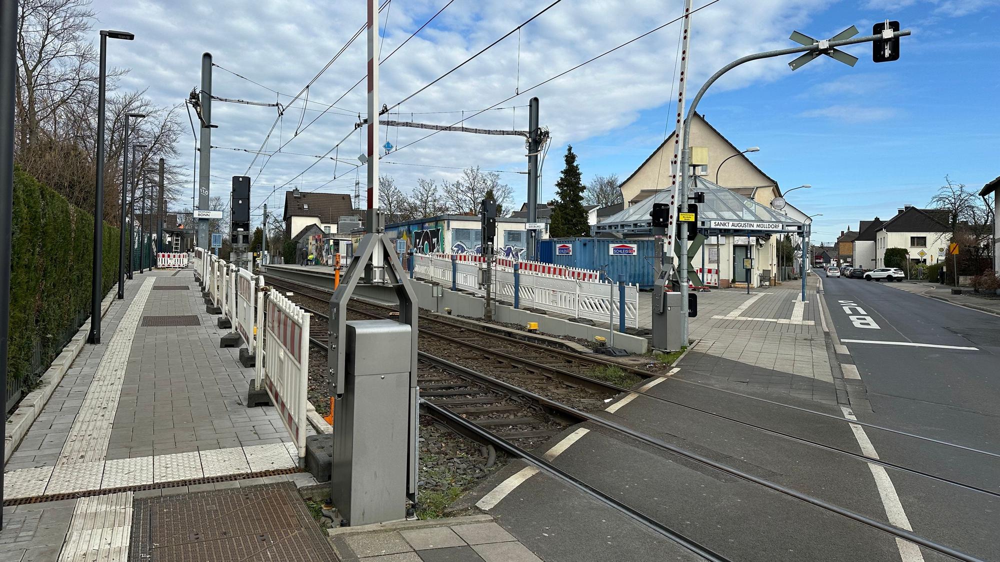 Blick auf die Haltestelle Mülldorf der Linien 66 und 67.