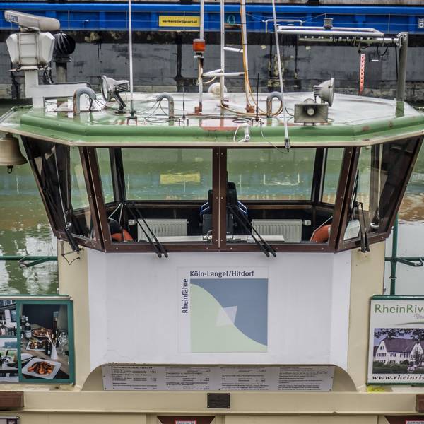 Die Hitdorfer Fähre Fritz Middelanis im Hafen in Köln-Niehl.