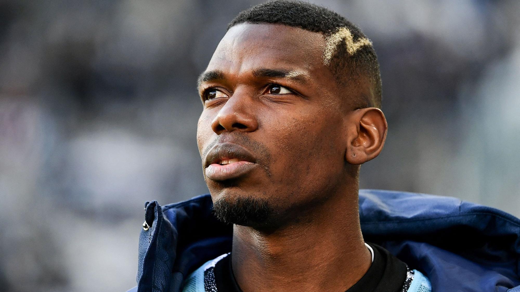 Der französische Mittelfeldspieler und Weltmeister Paul Pogba wird vorerst keinen Profi-Fußball mehr spielen dürfen.