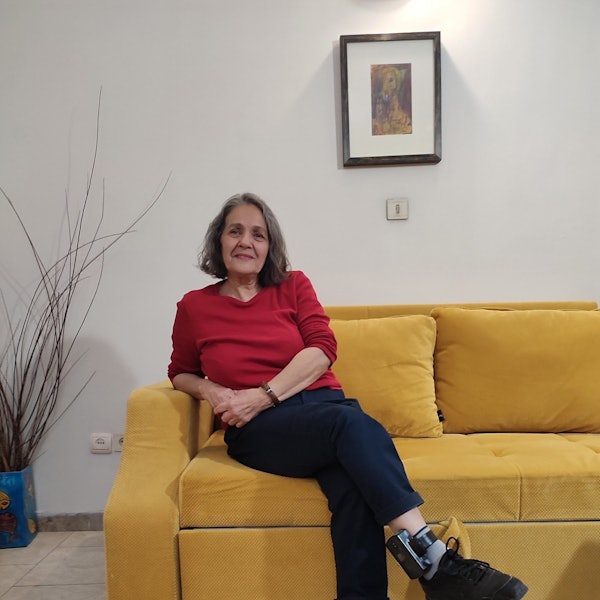 Nahid Taghavi mit Fußfessel nach ihrer vorübergehenden Freilassung aus dem berüchtigten Ewin-Gefängnis in Teheran.