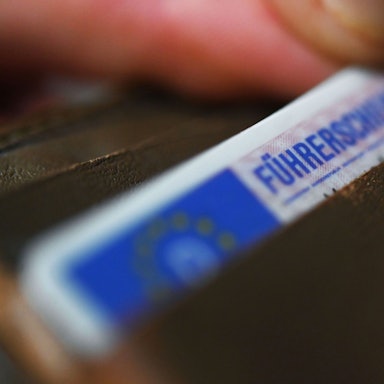 ein Führerschein in einem Portemonnaie (Symbolbild)