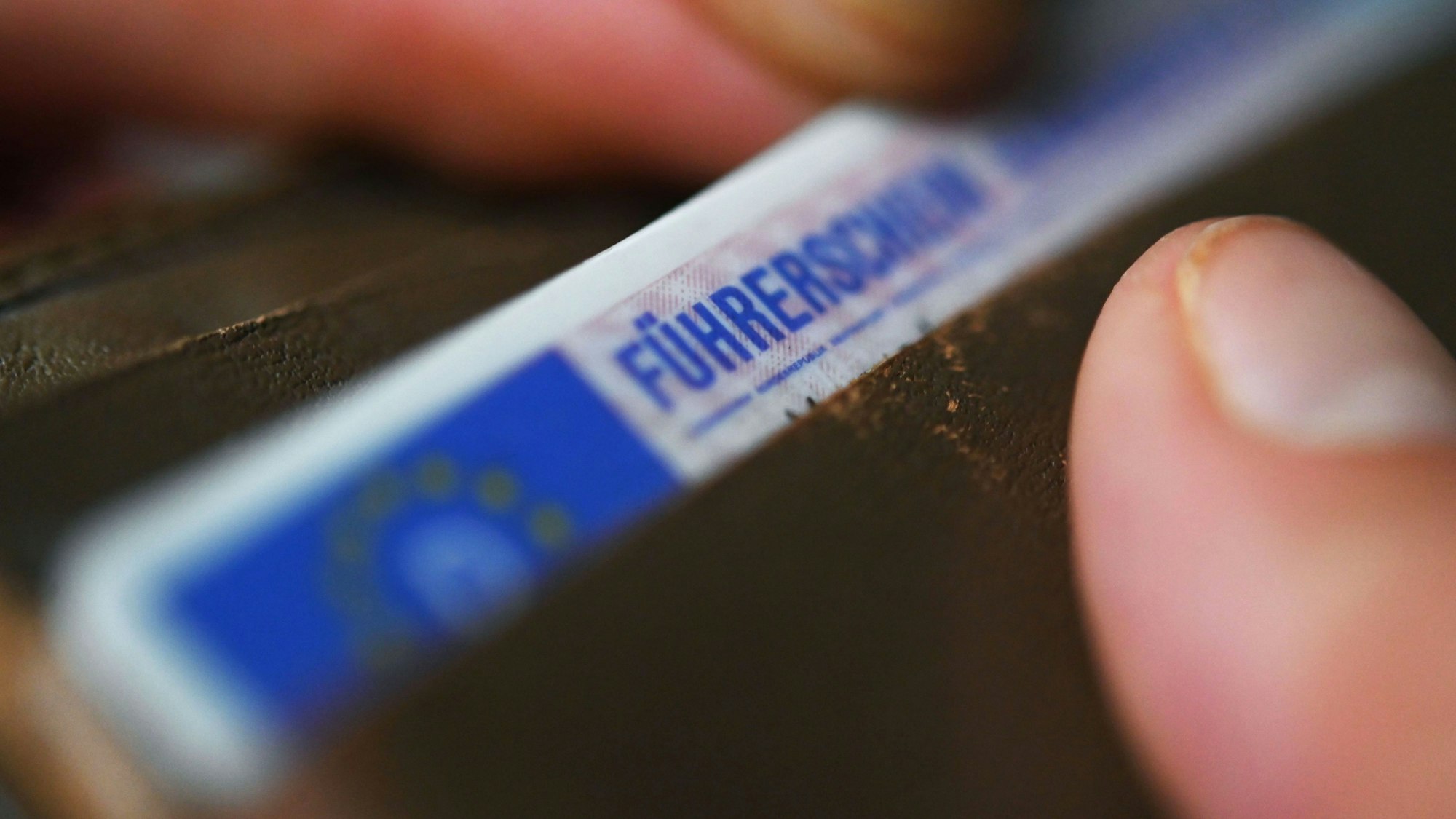 ein Führerschein in einem Portemonnaie (Symbolbild)