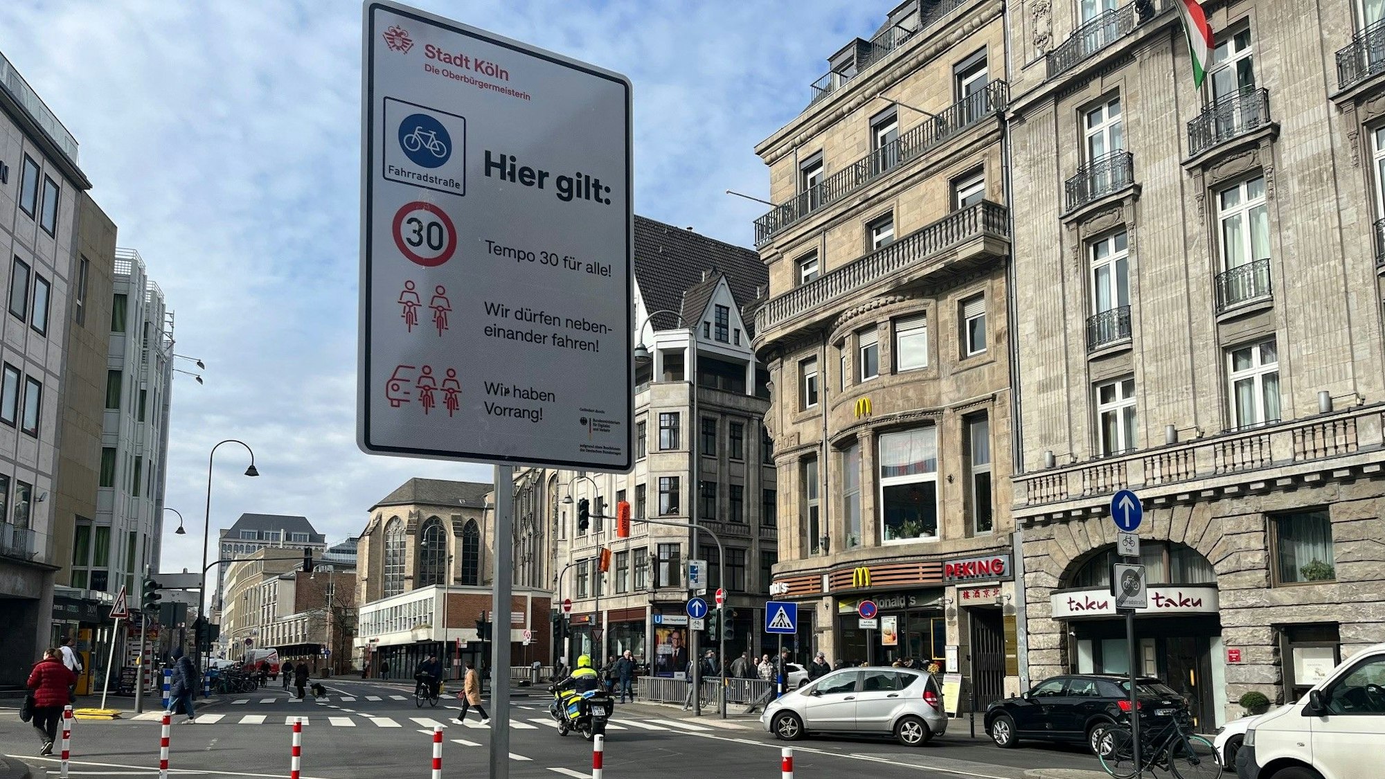 Das Schild erklärt die Regeln auf der Trankgasse.