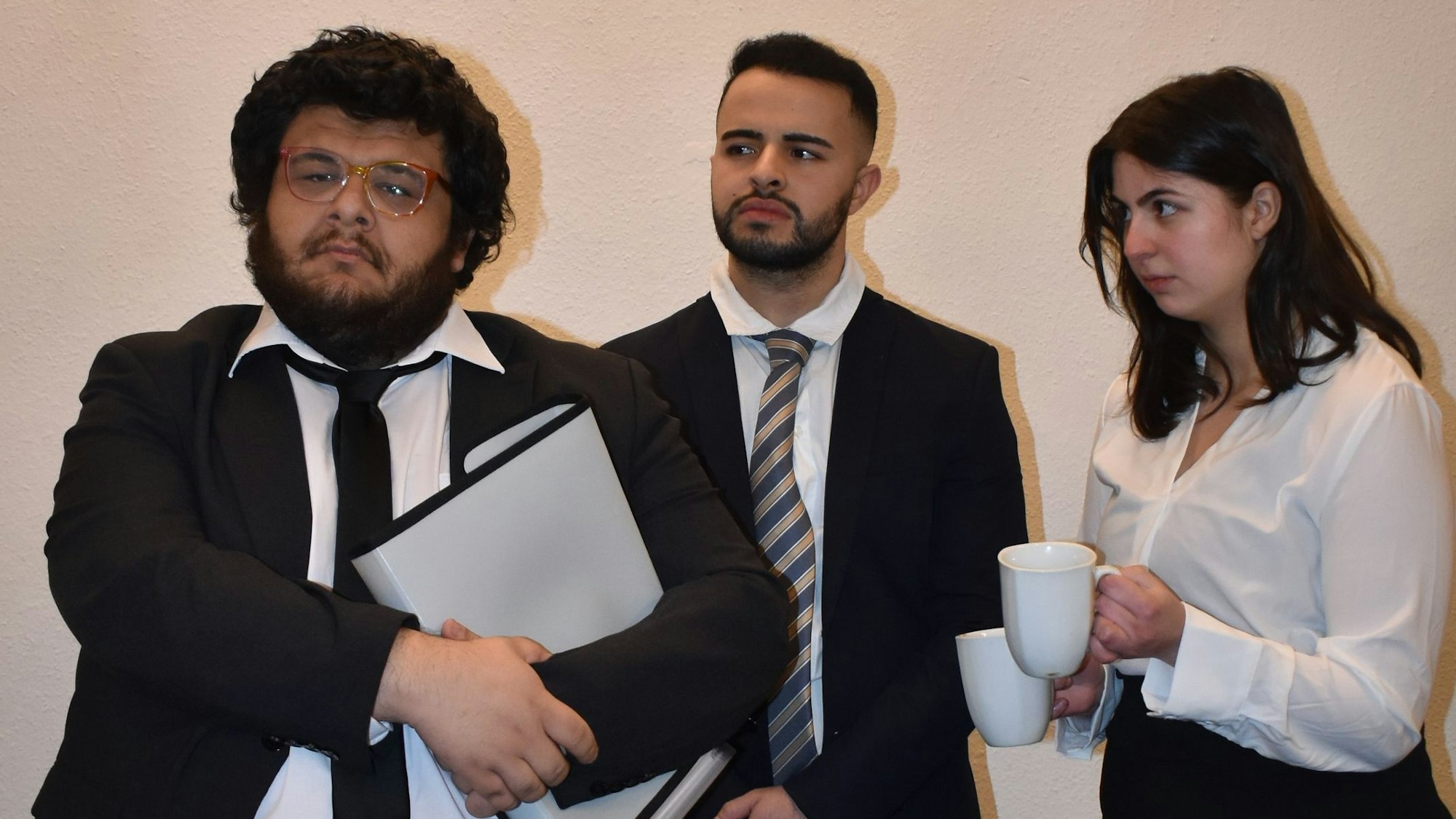 Teilnehmer des Projektes „Phantastische Queerwesen“ während der Proben des Stückes „Saving Wonderland“.