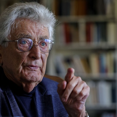 09.08.2023, Köln: Interview mit dem Ex-Bundesinnenminister Gerhart Baum in seiner Wohnung.
Foto: Michael Bause