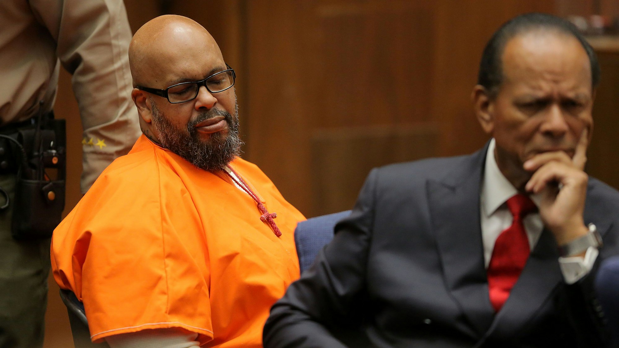 Marion „Suge“ Knight (l) und sein Anwalt Albert DeBlanc während der Urteilsverkündung im Oktober 2018 in Los Angeles.