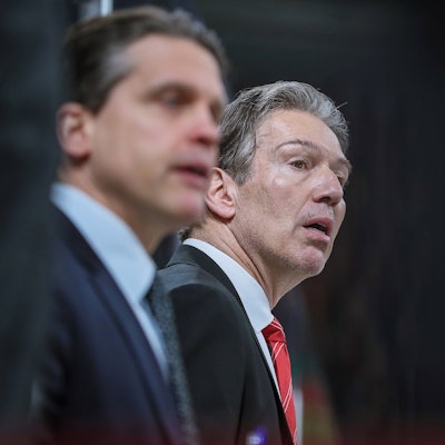 25.02.2024, Düsseldorf, Eishockey, Penny DEL, 49. Spieltag, PSD-BANK Dome, Düsseldorfer EG - Kölner Haie: Headcoach Trainer Uwe Krupp Kölner Haie NRW Deutschland *** 25 02 2024, Düsseldorf, Ice field hockey, Penny DEL, 49 Matchday, PSD BANK Dome, Düsseldorfer EG Kölner Haie Headcoach Coach Uwe Krupp Kölner Haie NRW Germany