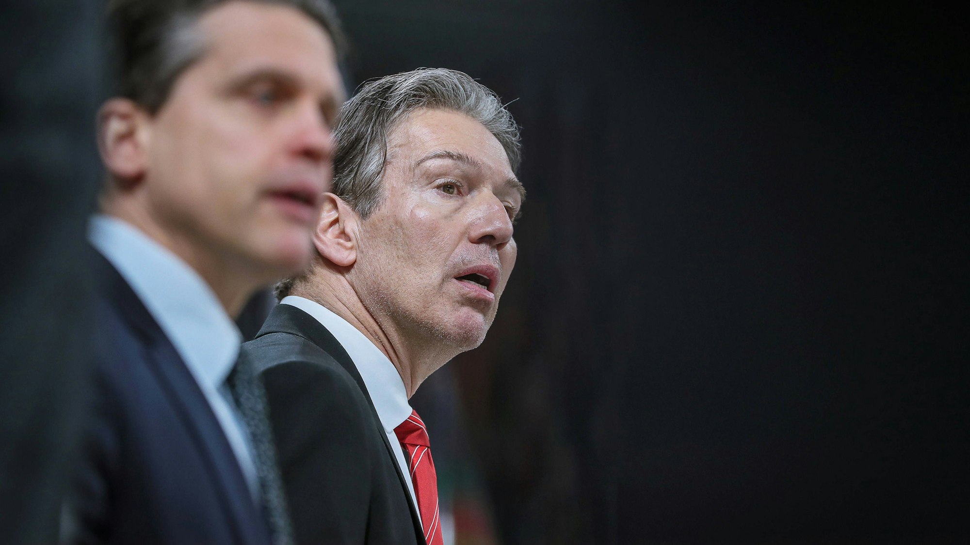 25.02.2024, Düsseldorf, Eishockey, Penny DEL, 49. Spieltag, PSD-BANK Dome, Düsseldorfer EG - Kölner Haie: Headcoach Trainer Uwe Krupp Kölner Haie NRW Deutschland *** 25 02 2024, Düsseldorf, Ice field hockey, Penny DEL, 49 Matchday, PSD BANK Dome, Düsseldorfer EG Kölner Haie Headcoach Coach Uwe Krupp Kölner Haie NRW Germany