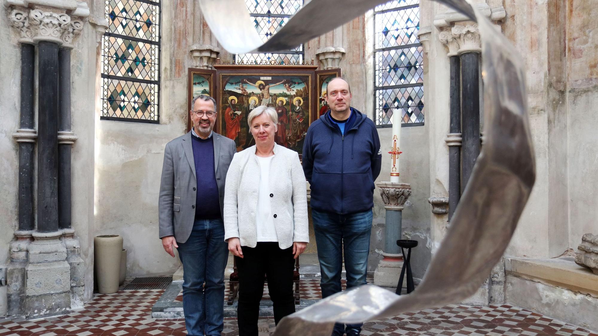 Drei Personen in St. Gereon