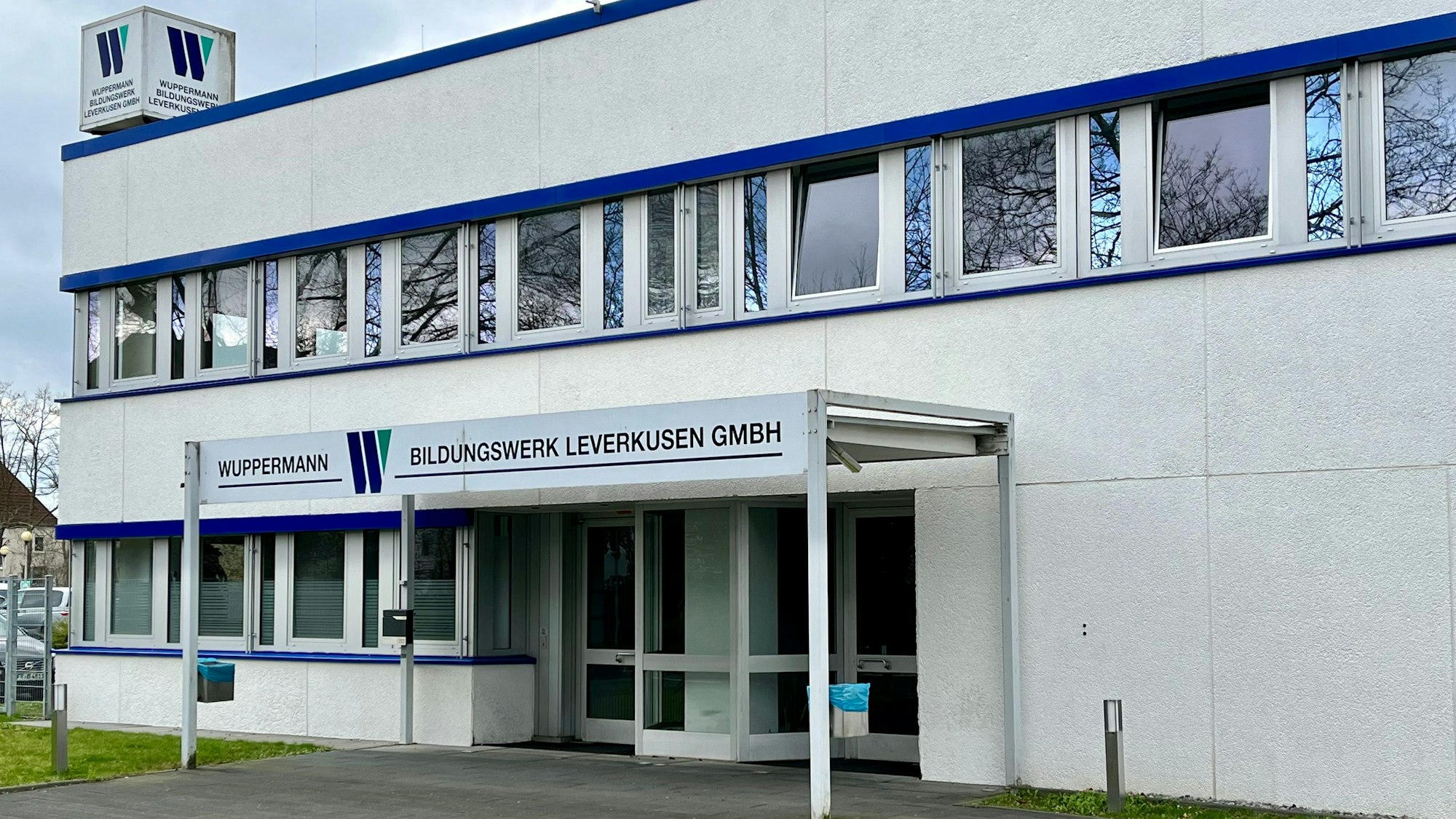 Der Eingang des Wuppermann-Bildungswerks in Manfort