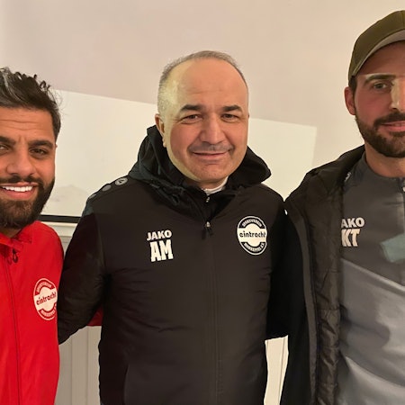 Co-Trainer Amir Ali Mostowfi, Trainer Mutlu Demir und der sportliche Leiter Kevin Theisen (von links).