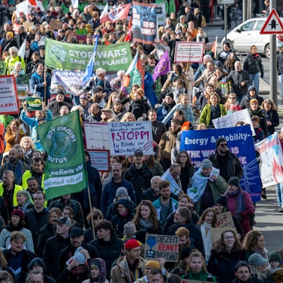 Ein Blick auf die Demonstrierenden in Köln.
