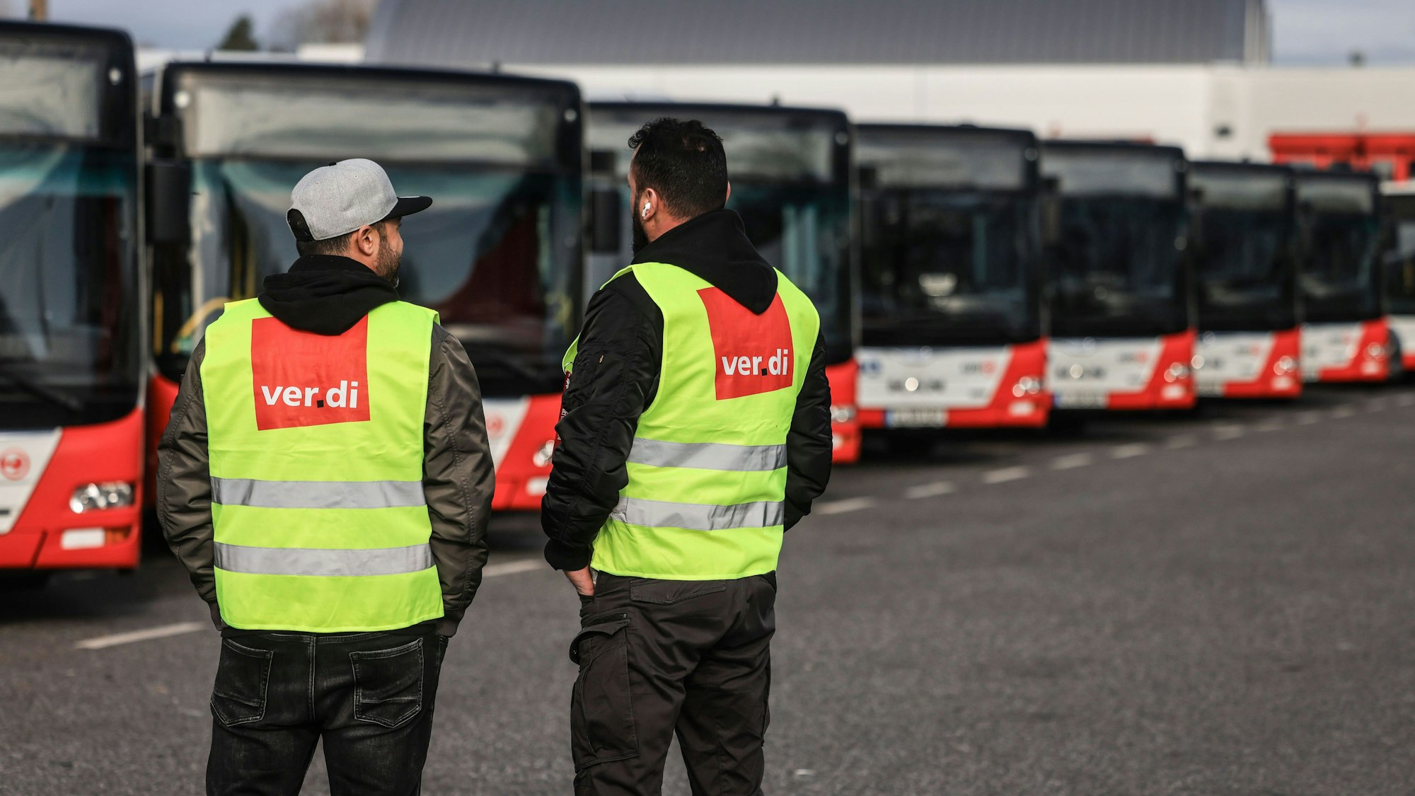 Verdi-Streik bei den KVB: Erneut wird im NRW-Verkehr gestreikt, am Dienstag und Mittwoch (5. und 6. März) sollen Busse und Bahnen stillstehen. (Symbolbild)