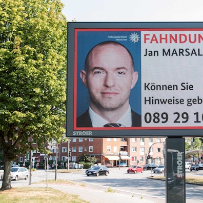 Der frühere Wirecard-Manager wird international gesucht, auch in Deutschland gab es 2020 öffentliche Aufrufe wie hier in Hamburg. (Archivbild)