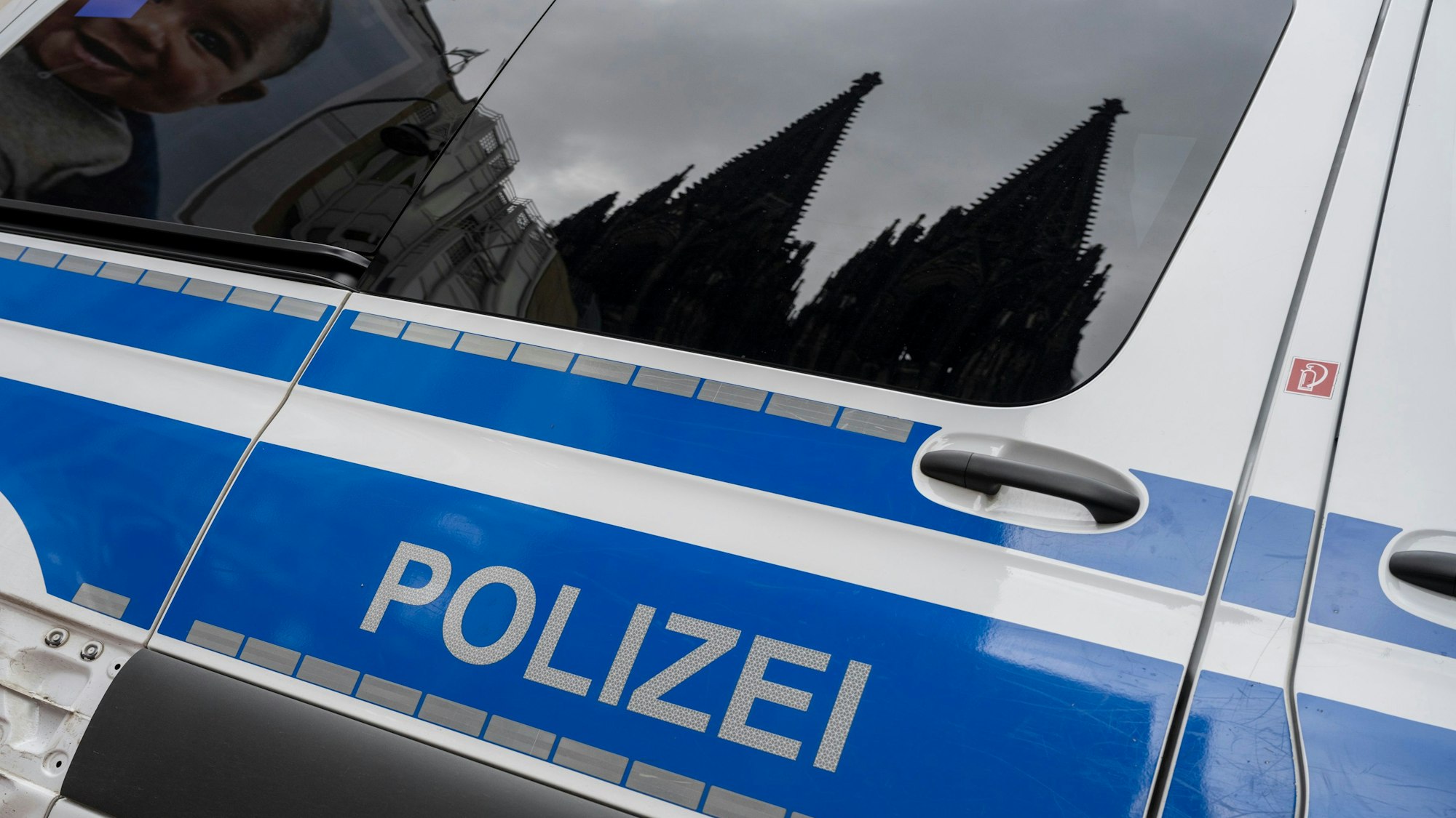 Die Polizei ist in der Innenstadt am Dom im Einsatz.
