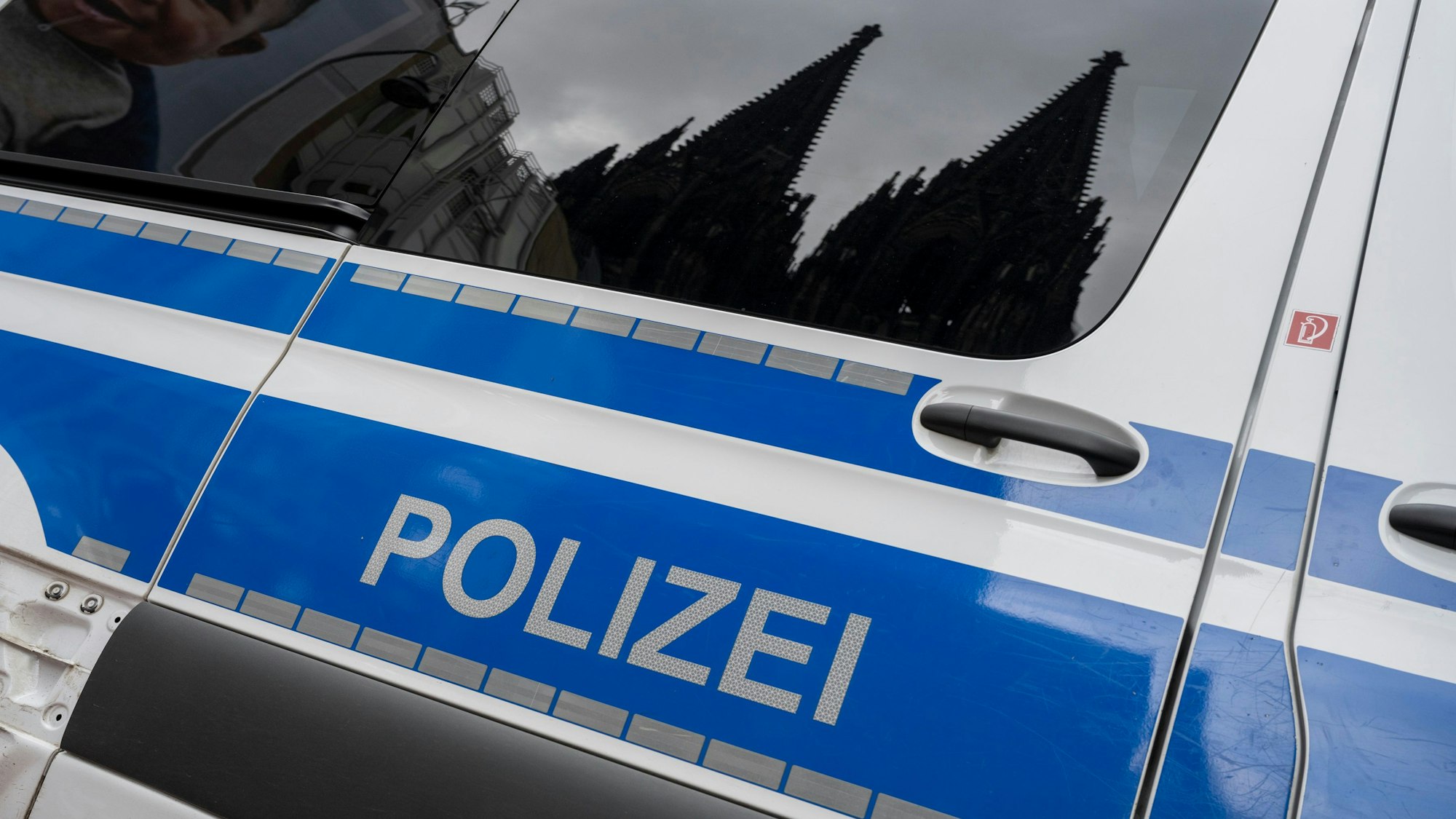 Die Polizei ist in der Innenstadt am Dom im Einsatz.