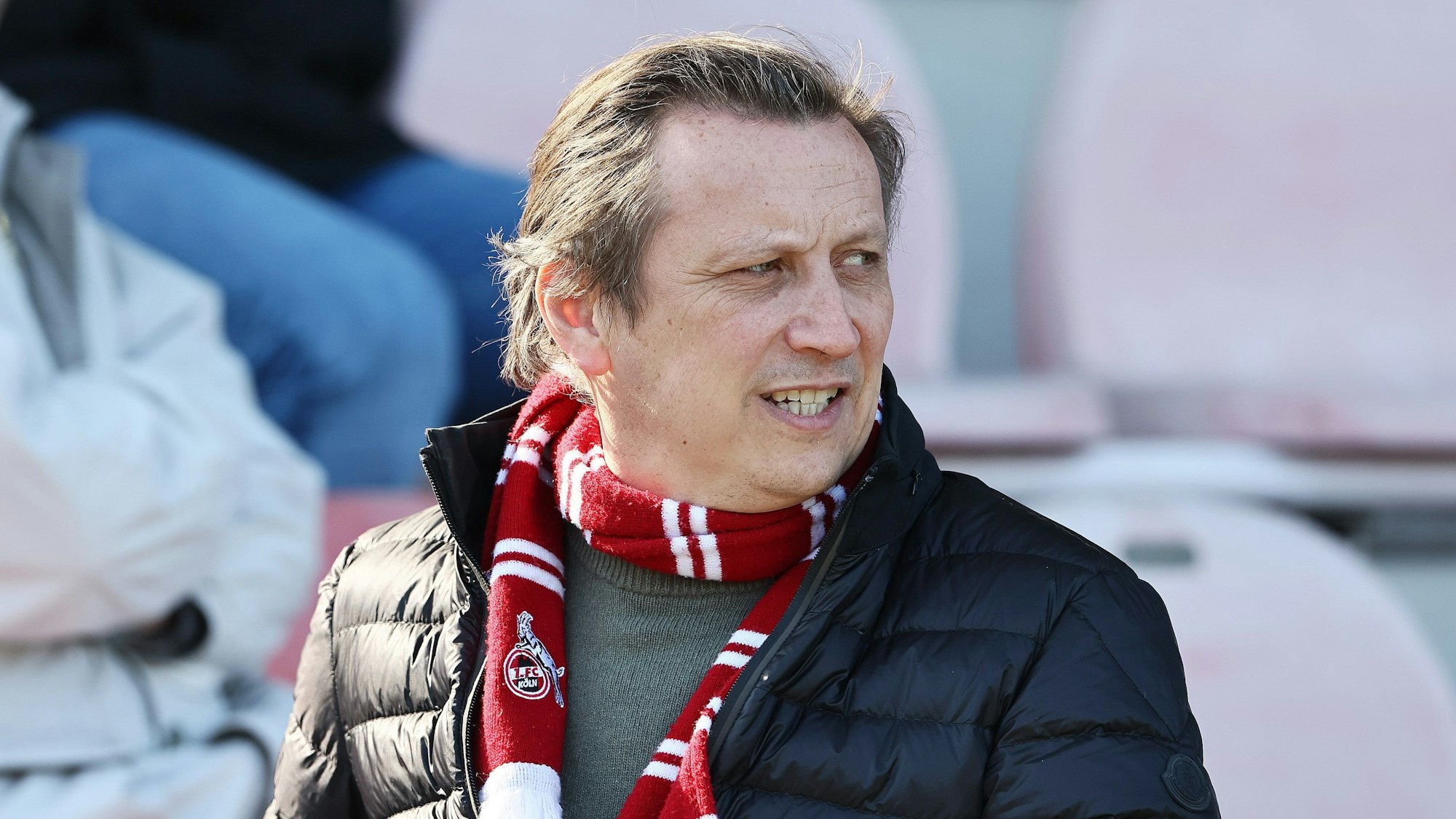 Lionel Souque trägt einen FC-Schal, er ist Aufsichtsratsvorsitzender des Vereins