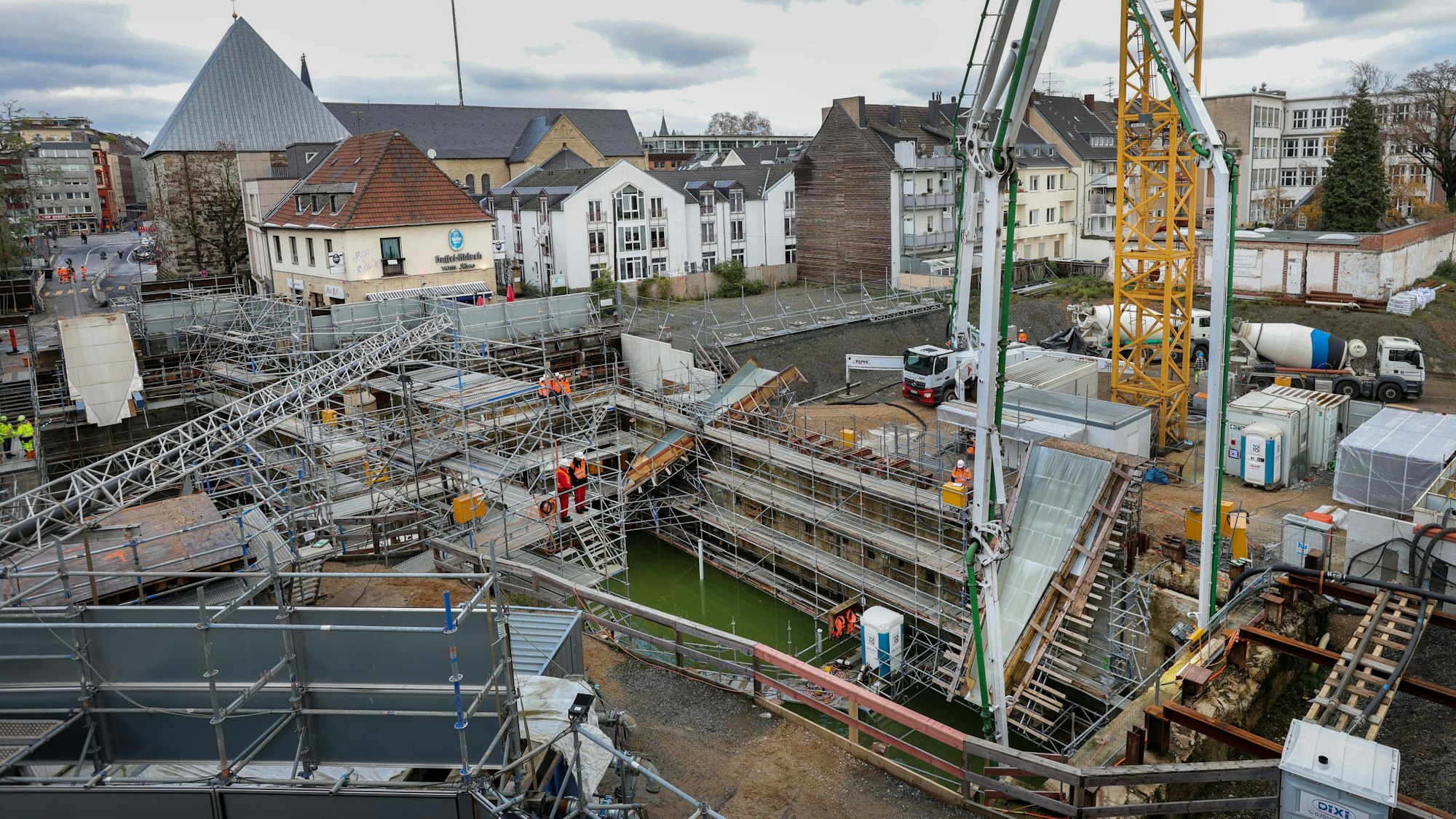 Im November fand am Waidmarkt die erste Großbetonage auf der Baustelle des Stadtarchivs statt.
