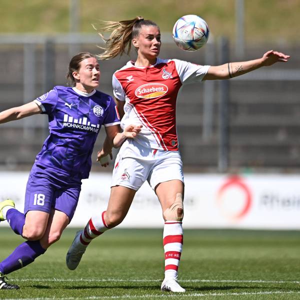 Fußball Frauen Flyeralarm-Bundesliga Saison 2022/2023 22. Spieltag: 1. FC Köln - SGS Essen am 28.05.2023 im Franz-Kremer-Stadion in Köln Lena Ostermeier SGS Essen , links - Selina Cerci 1. FC Köln , rechts DFB regulations prohibit any use of photographs as image sequences and/or quasi-video. Nordrhein-Westfalen Deutschland *** Soccer Women Flyeralarm Bundesliga Season 2022 2023 22 Matchday 1 FC Cologne SGS Essen on 28 05 2023 at Franz Kremer Stadium in Cologne Lena Ostermeier SGS Essen , left Selina Cerci 1 FC Cologne , right DFB regulations prohibit any use of photographs as image sequences and or quasi video North Rhine Westphalia Germany