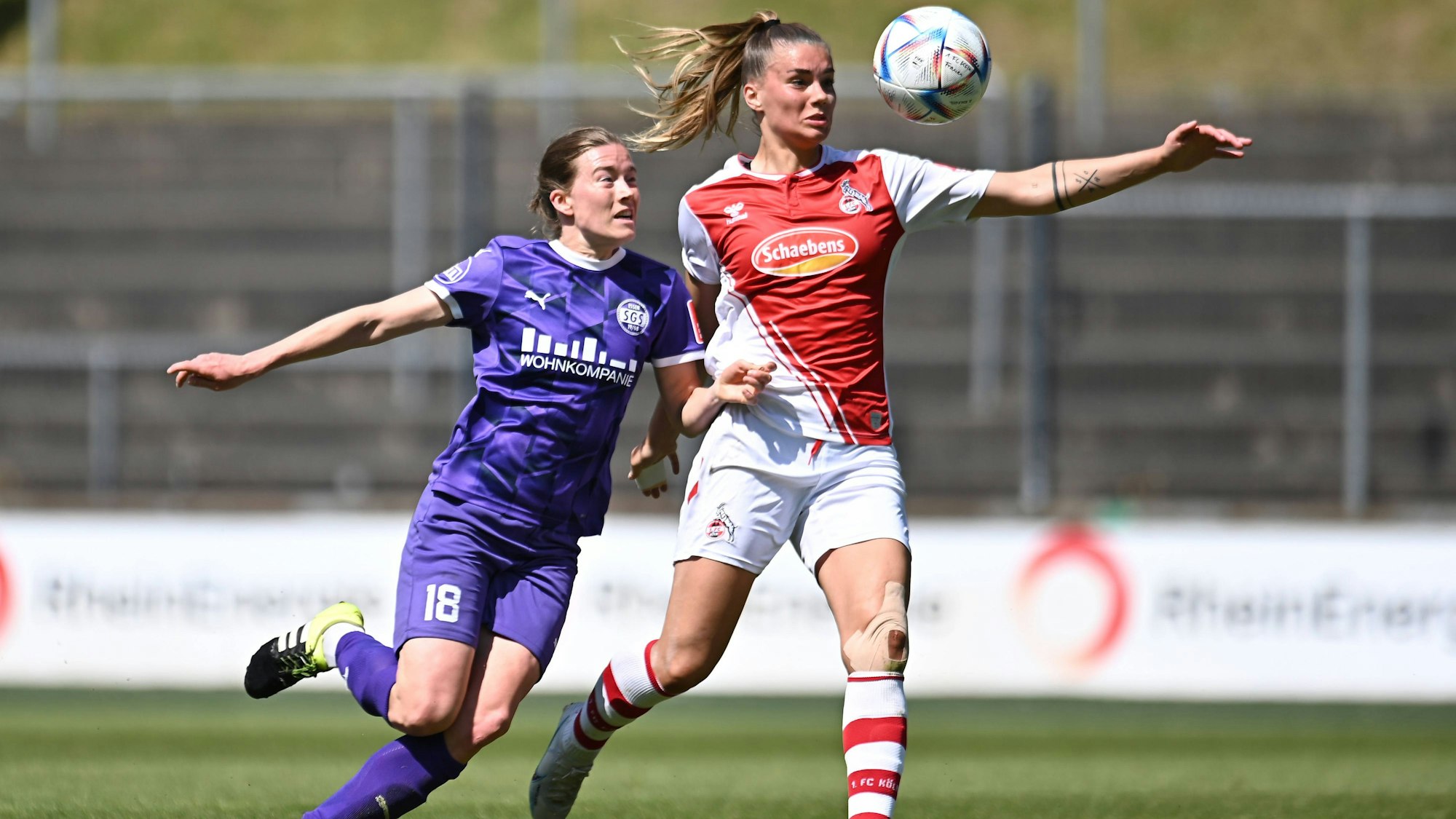 Fußball Frauen Flyeralarm-Bundesliga Saison 2022/2023 22. Spieltag: 1. FC Köln - SGS Essen am 28.05.2023 im Franz-Kremer-Stadion in Köln Lena Ostermeier SGS Essen , links - Selina Cerci 1. FC Köln , rechts DFB regulations prohibit any use of photographs as image sequences and/or quasi-video. Nordrhein-Westfalen Deutschland *** Soccer Women Flyeralarm Bundesliga Season 2022 2023 22 Matchday 1 FC Cologne SGS Essen on 28 05 2023 at Franz Kremer Stadium in Cologne Lena Ostermeier SGS Essen , left Selina Cerci 1 FC Cologne , right DFB regulations prohibit any use of photographs as image sequences and or quasi video North Rhine Westphalia Germany