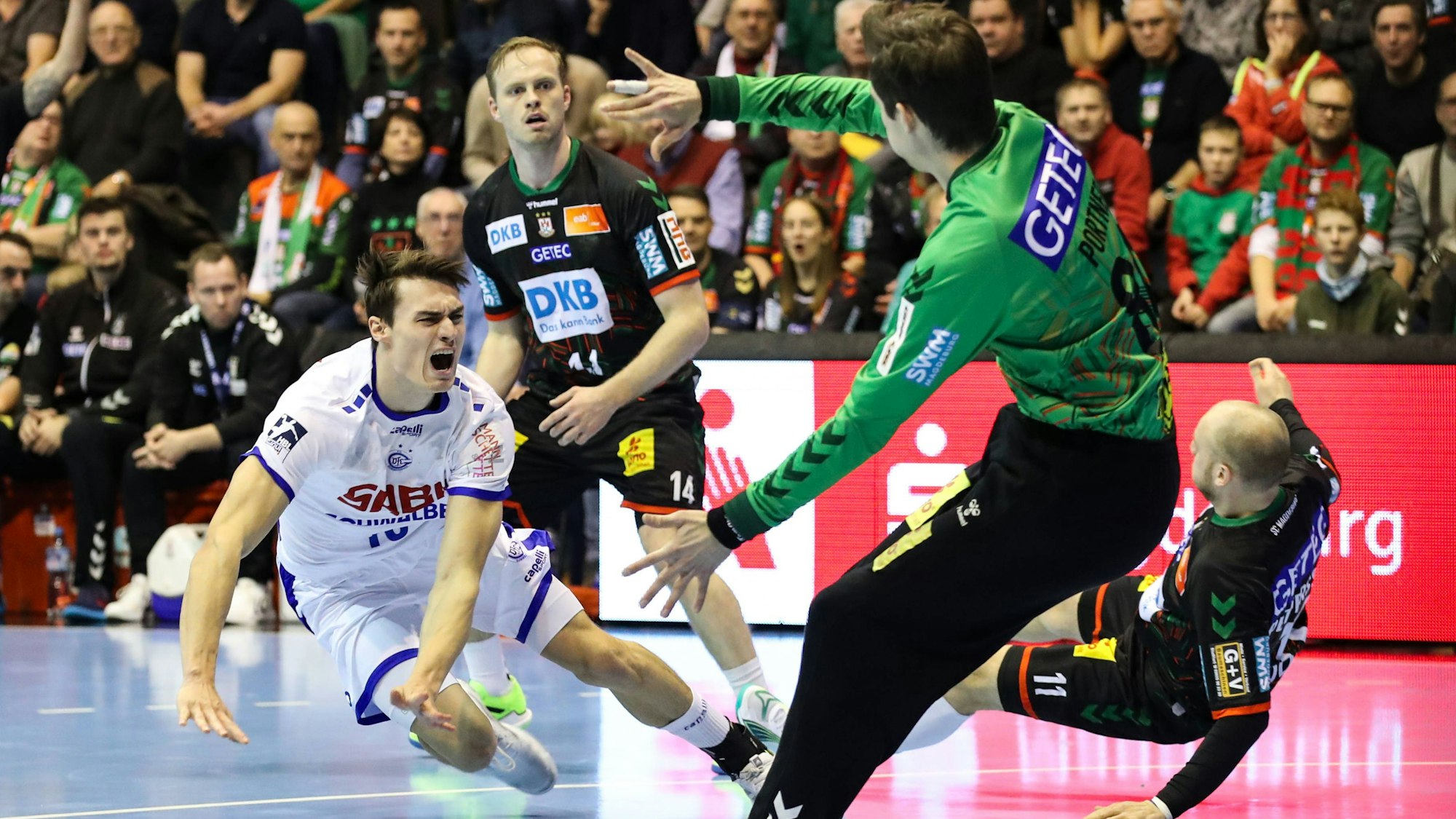 Spielszene aus dem Handballspiel VfL Gummersbach gegen den SC Magdeburg in der Bundesliga Saison 2023-2024.