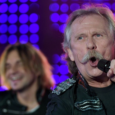 Henning Krautmacher, der Sänger und Frontmann der Kölner Band Höhner, bei einem Auftritt.