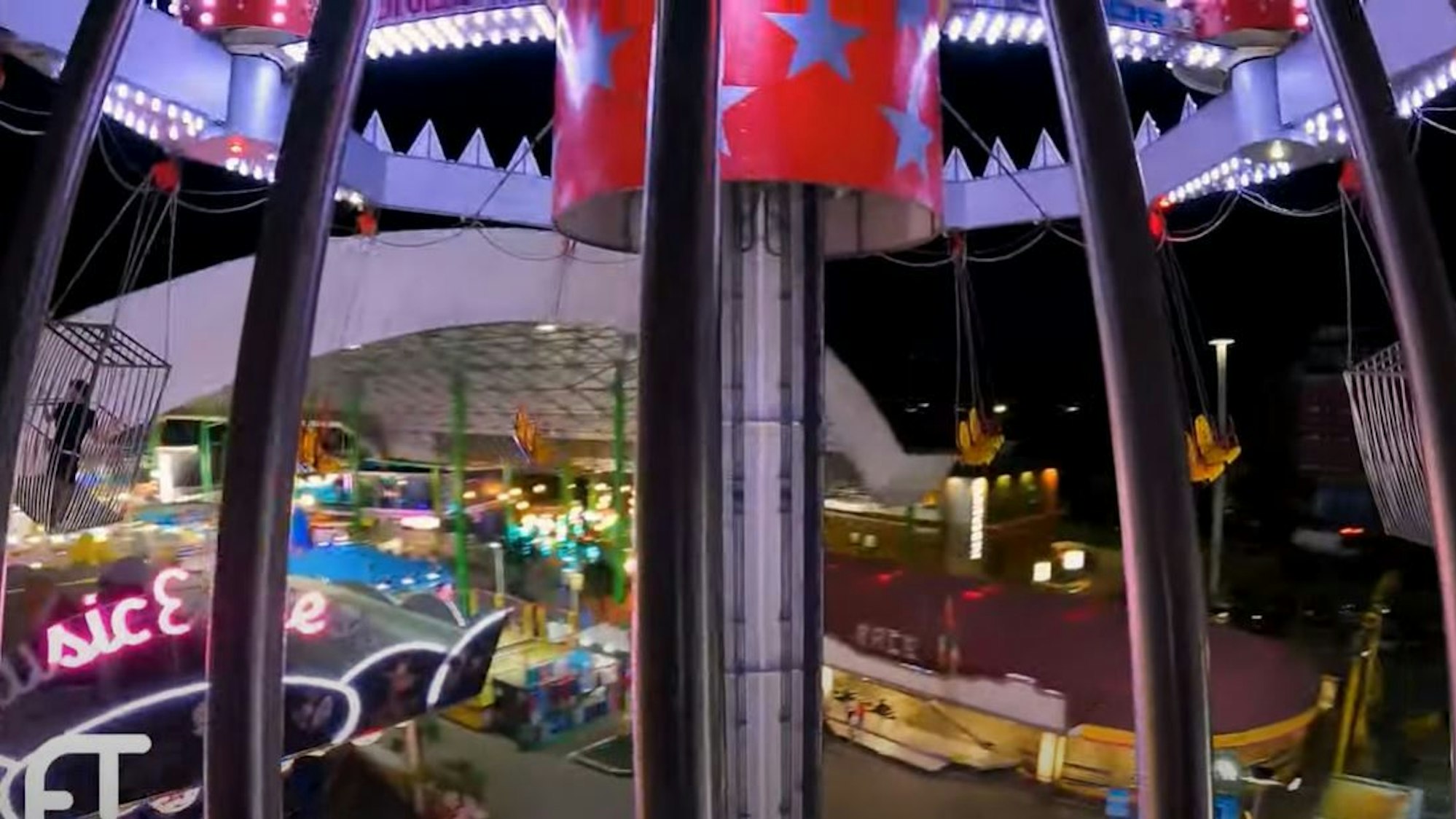 Der Freizeitpark-Fan wagte sich in eine der neuen Gondeln der ehemaligen Phantasialand-Attraktion und filmte die Fahrt, obwohl er unter Höhenangst leidet.