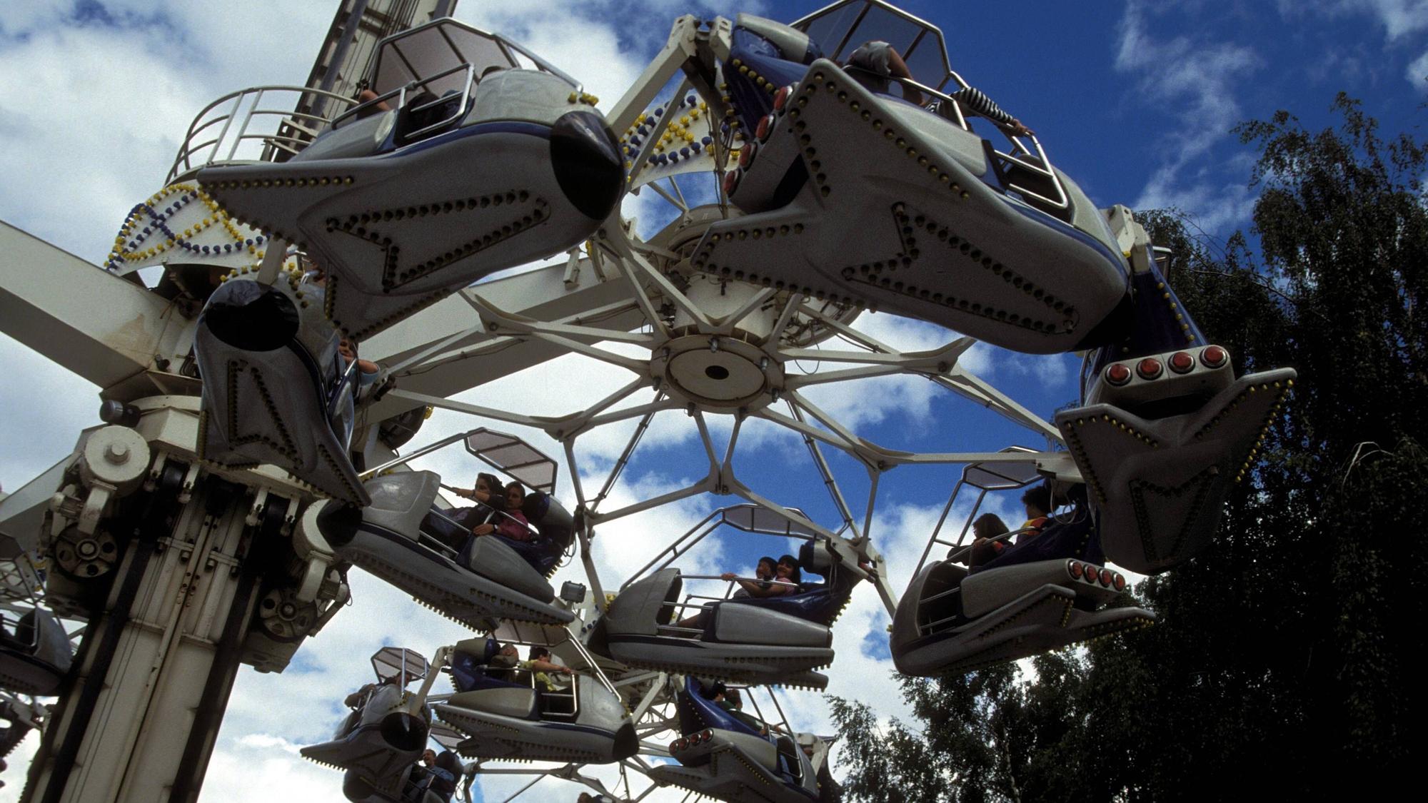 Der „Condor“ 1991 im Phantasialand. Die Gondeln gibt es nach dem Umbau in Mailand nicht mehr. Sie sind durch völlig neue ersetzt worden.