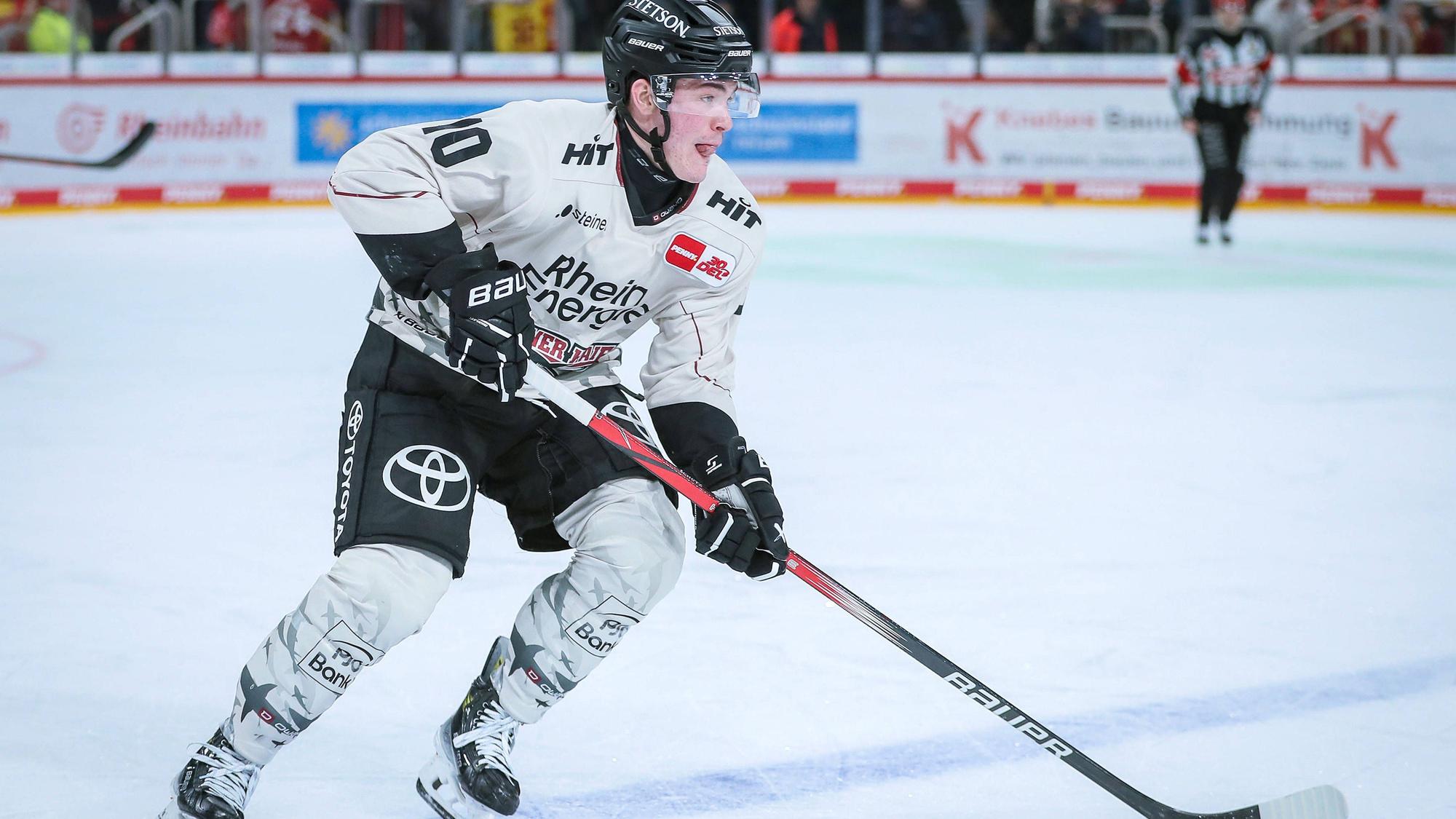 KEC-Spieler Justin Schütz auf dem Eis. (Archivbild)