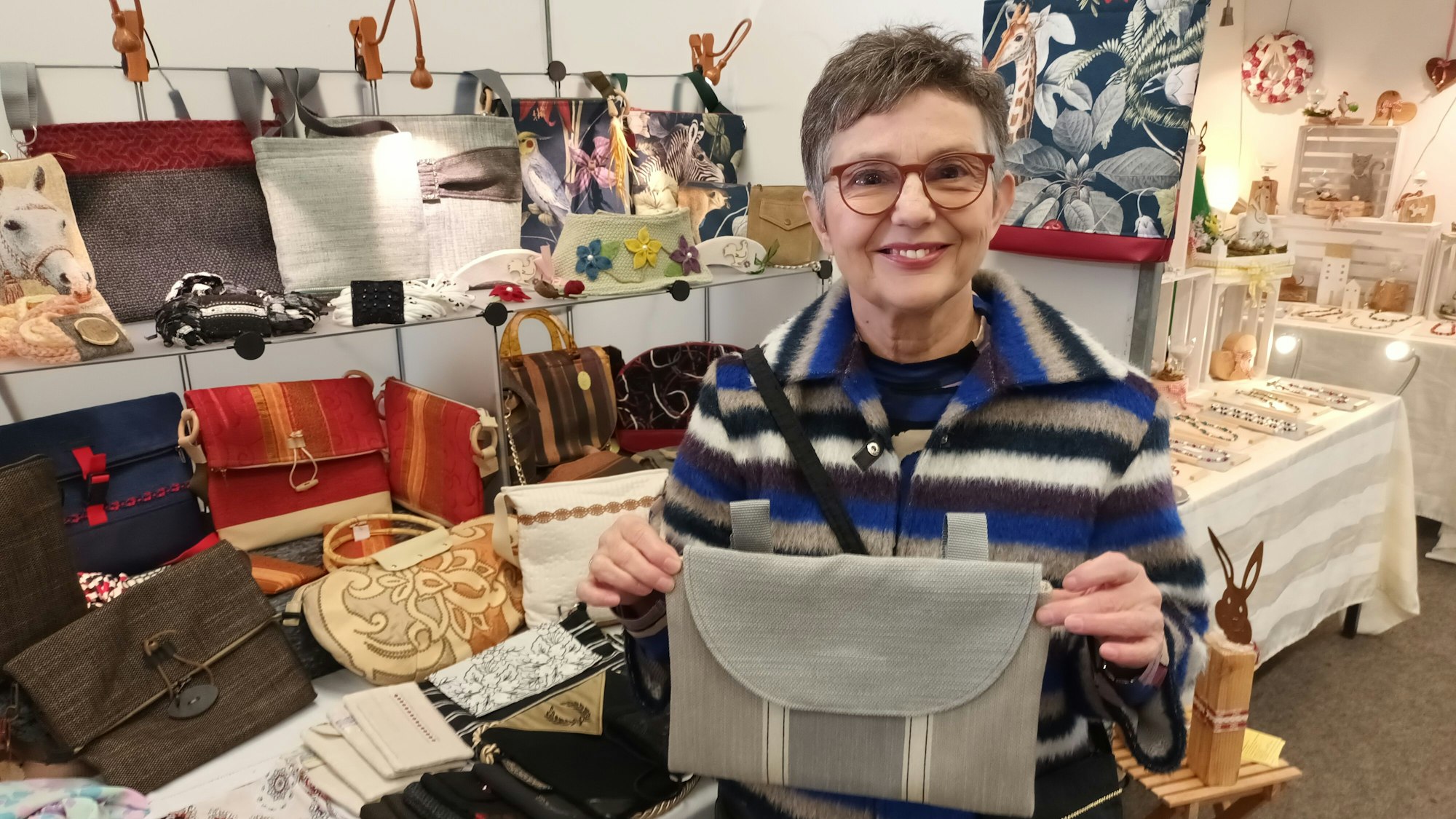 Frau mit Taschen