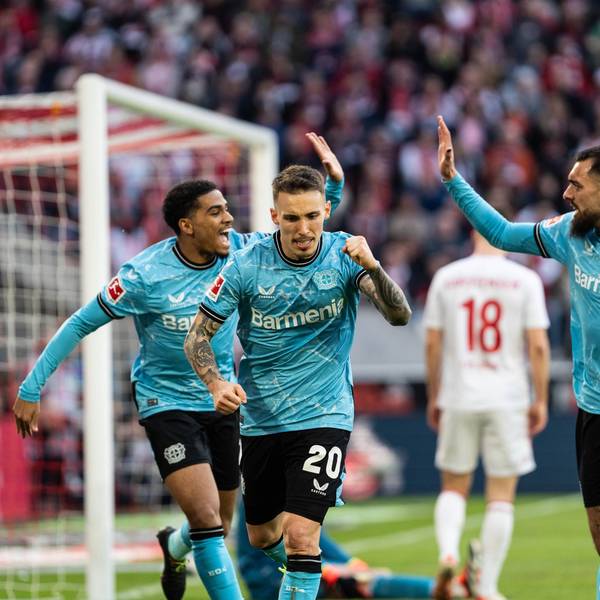 Bayer jubelt über das Tor zum 2:0 durch Alex Grimaldo.