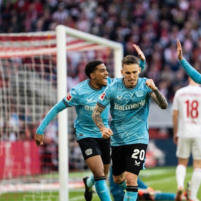 Bayer jubelt über das Tor zum 2:0 durch Alex Grimaldo.