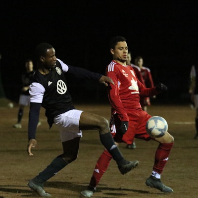 Zweikampf zwischen Sekou Keita und Johann Jentges.