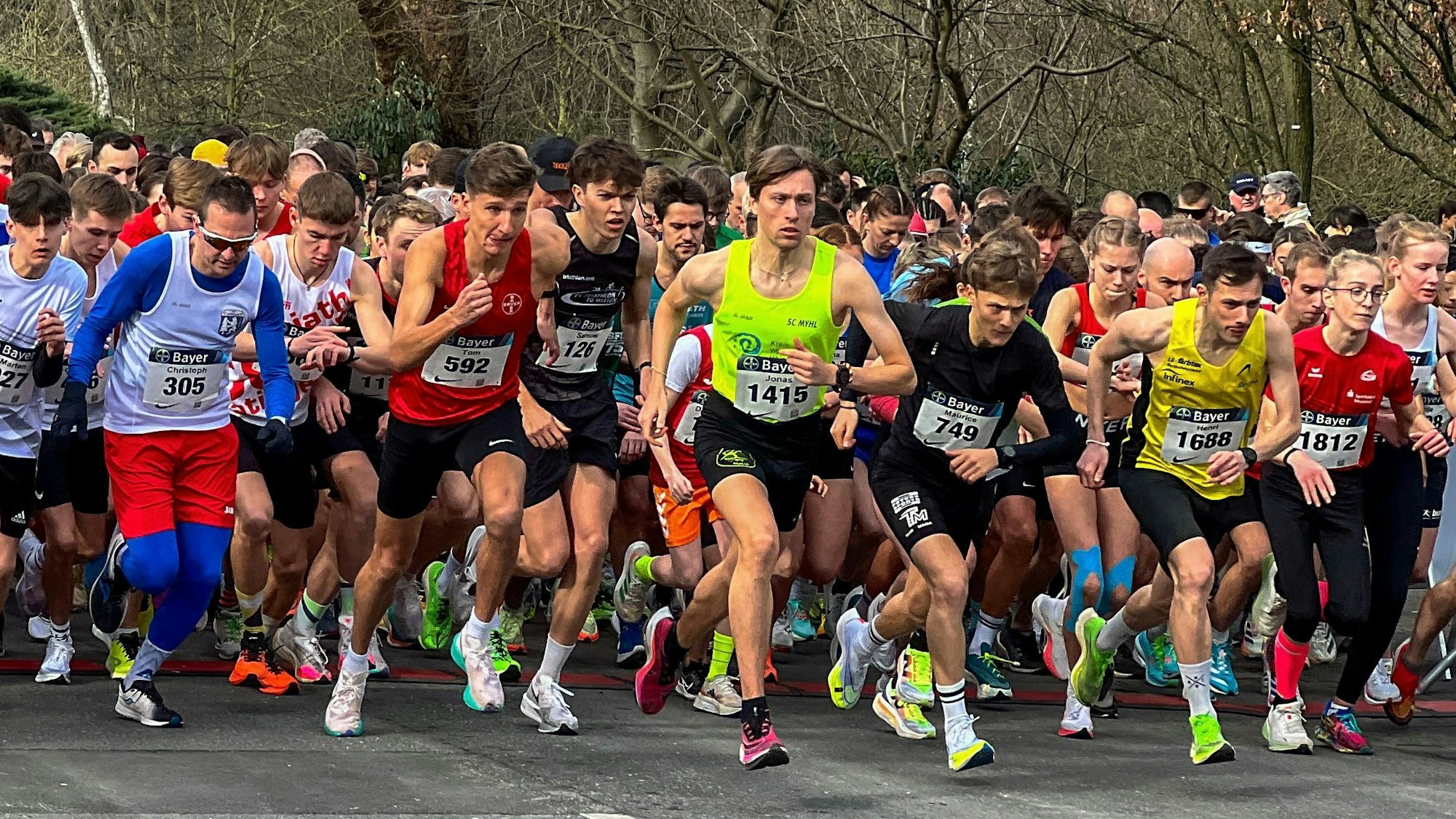 Der Start über die Distanz von fünf Kilometern mit dem späteren Sieger Jonas Völler
