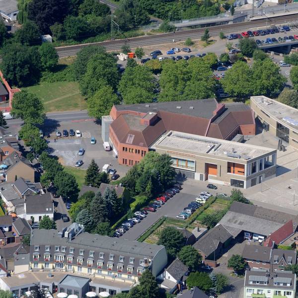 Ein Luftbild einer Stadt.