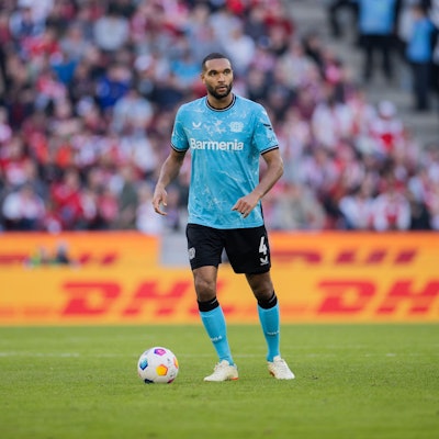 Jonathan Tah im Duell gegen den 1. FC Köln