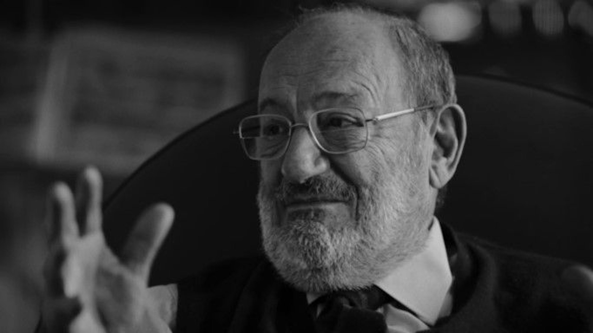 Porträt in schwarz-weiß von Umberto Eco