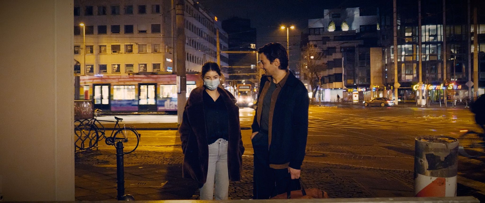 Die Hauptdarsteller von "Der Dritte Gast" am Barbarossaplatz.