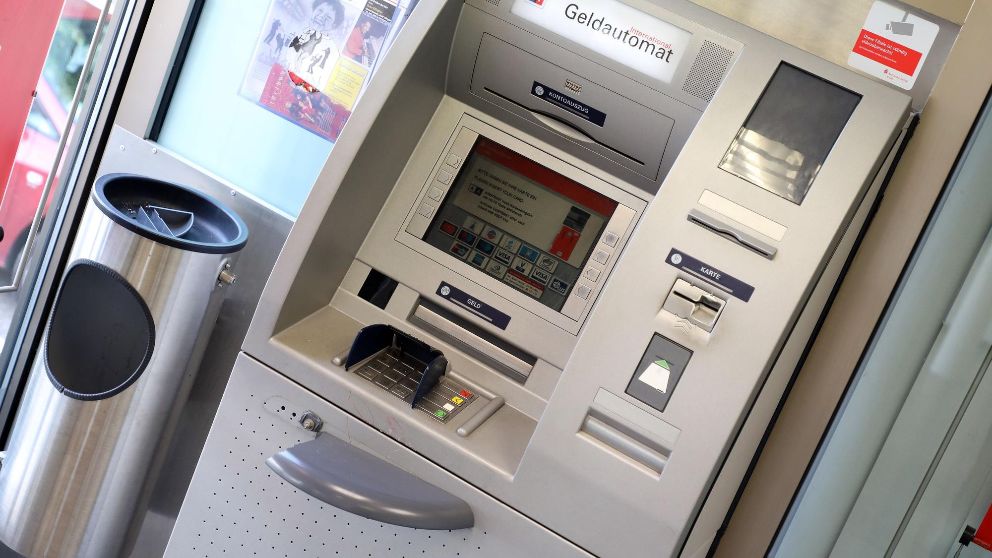 Ein Geldautomat der Kreissparkasse Köln.