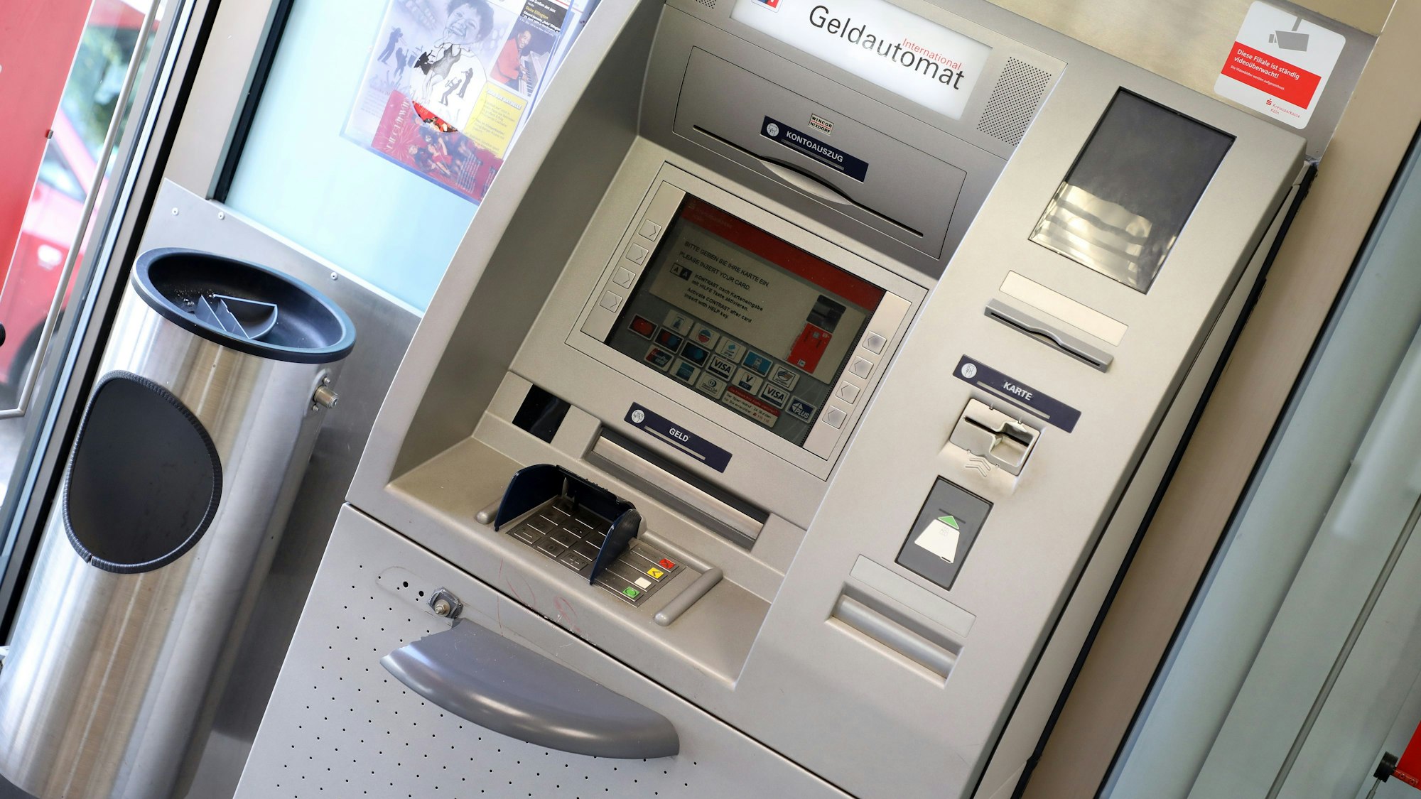 Ein Geldautomat der Kreissparkasse Köln.