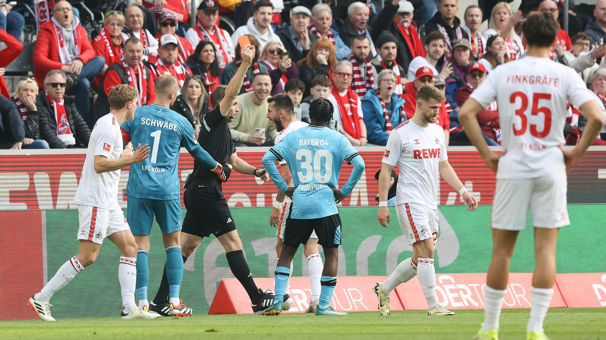 Schon in der 14. Minute schickte Schiedsrichter Stieler FC-Profi Jan Thielmann mit Rot vom Platz.