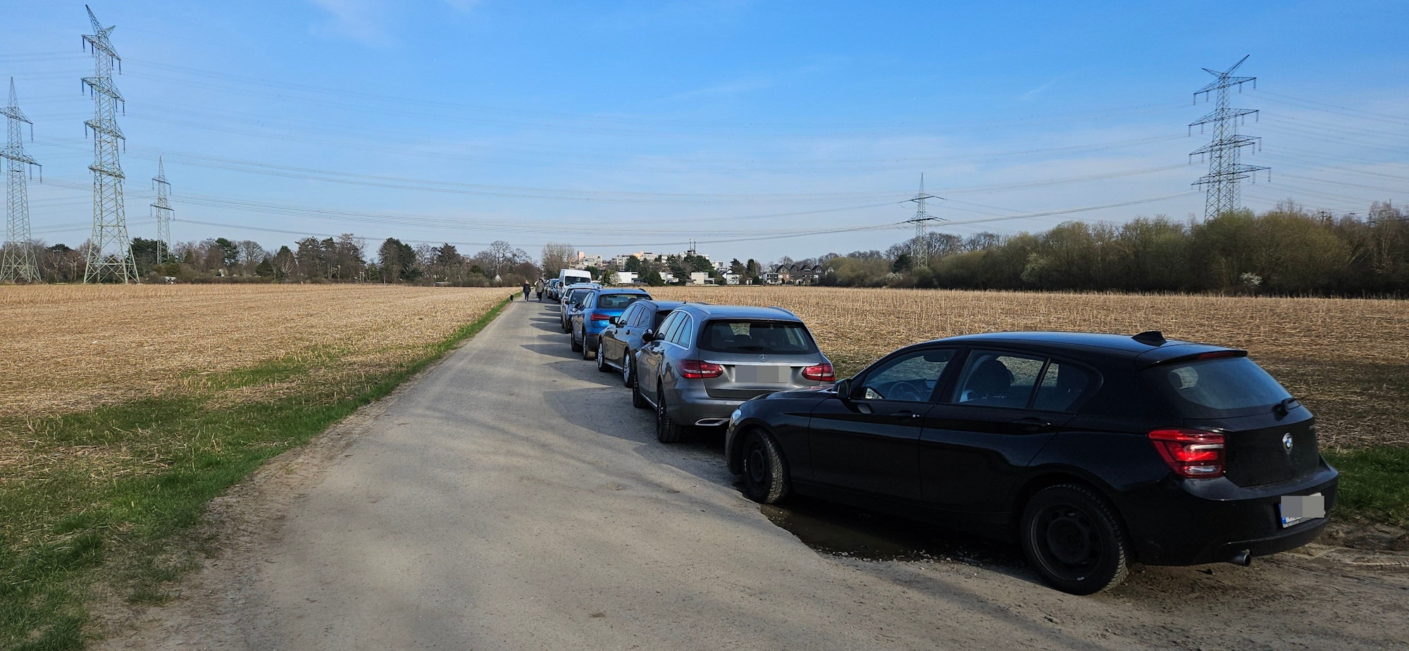 Ein Feldweg in der Nähe des P+R-Parkplatzes Weiden-West