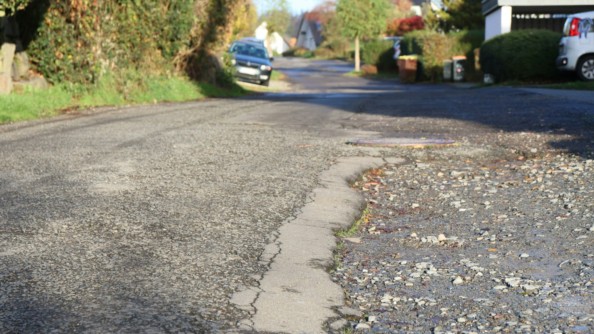 Der Breidenbacher Weg in Nümbrecht ist an vielen Stellen in keinem guten Zustand.