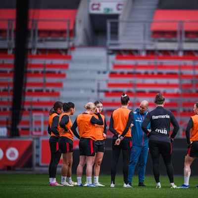 Konzentriertes Training: Die Bayer-04-Damen spielen im Pokal in der Bay-Arena