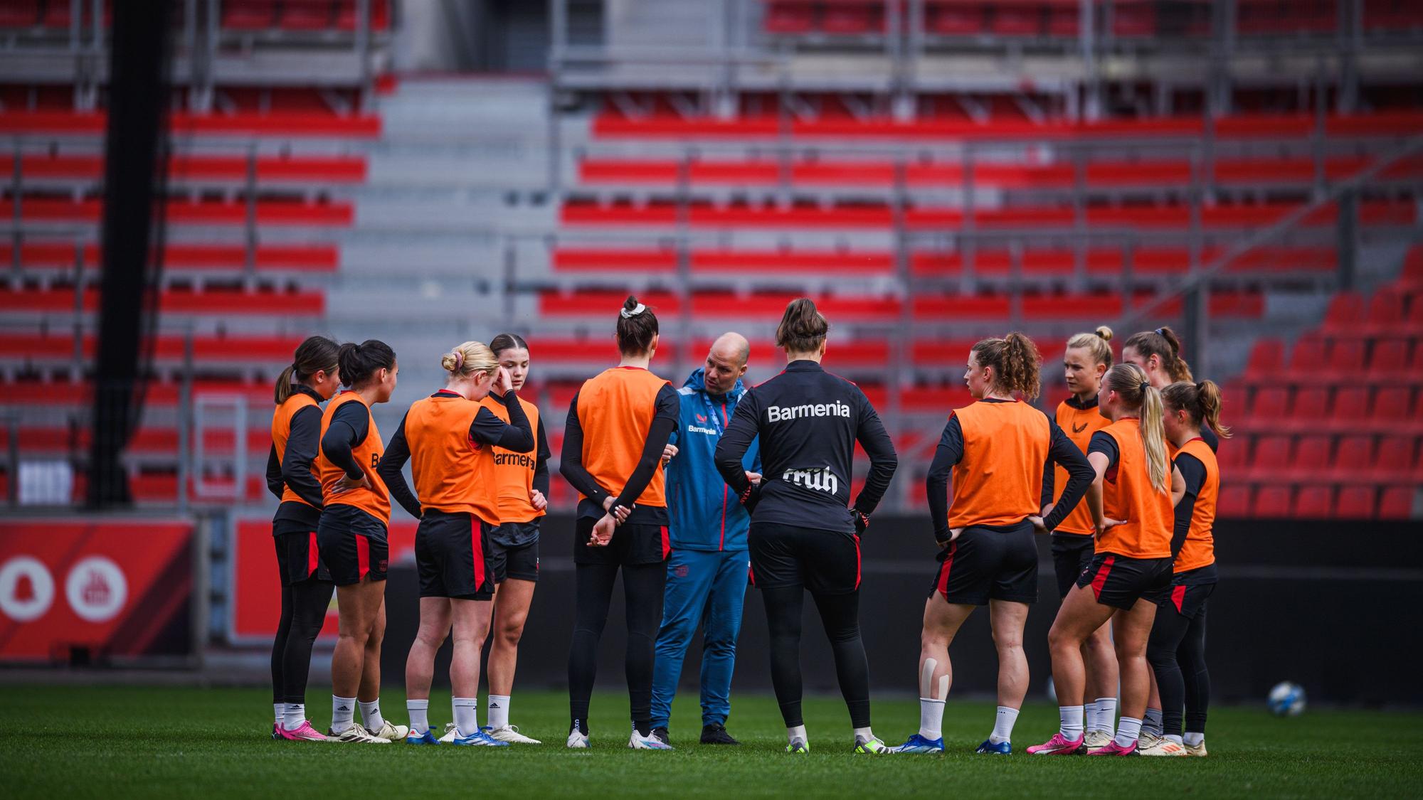 Konzentriertes Training: Die Bayer-04-Damen spielen im Pokal in der Bay-Arena