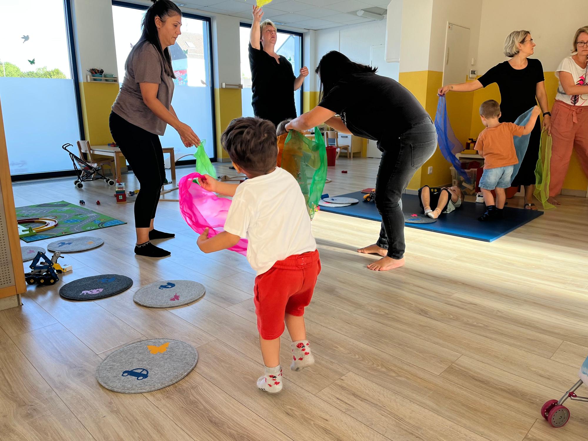 In der Kindertagespflege Wolkenhaus der „Kintawelt“ steht Tanz auf dem Programm.